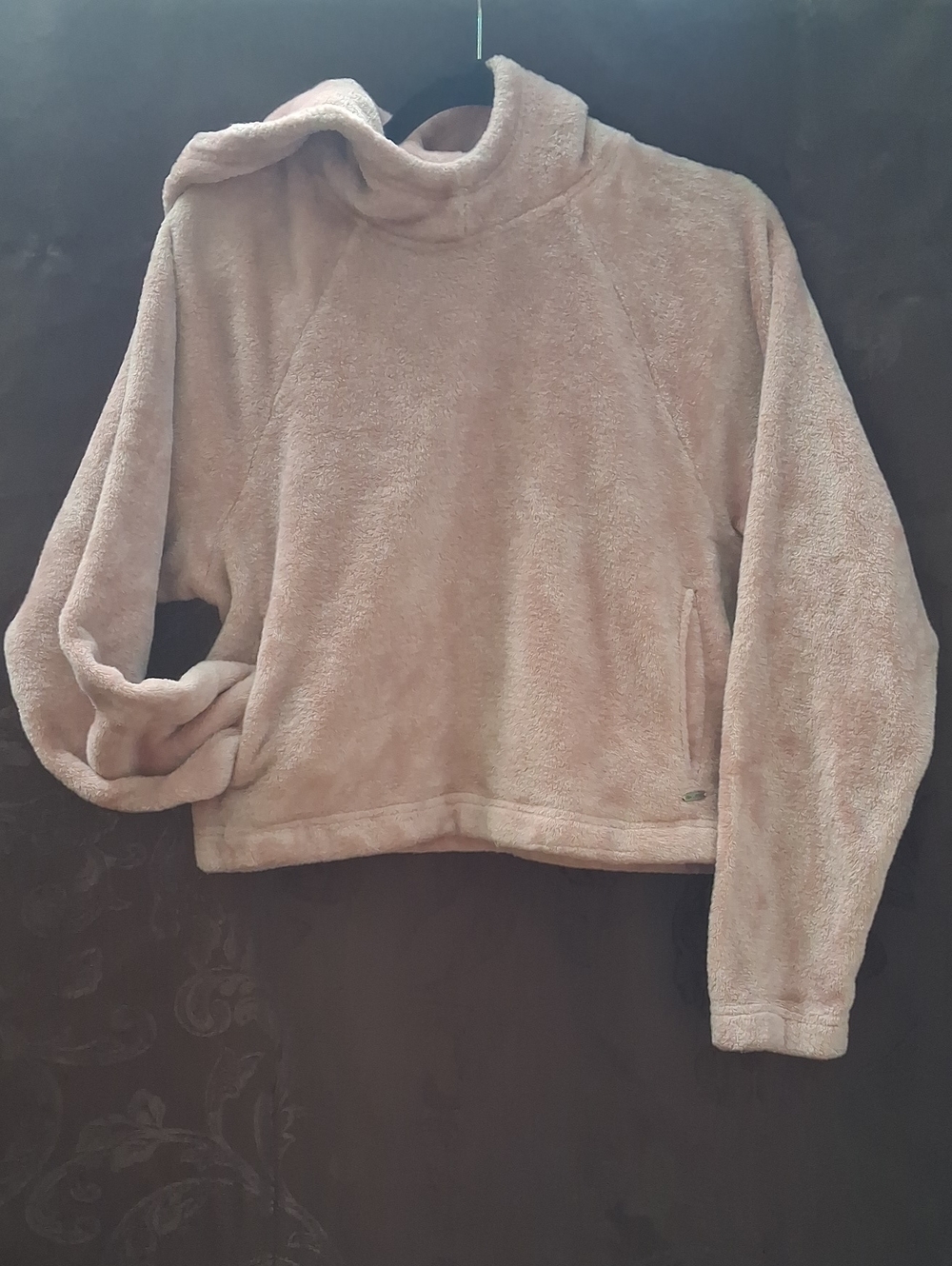 Hollister Plush fuzzy cropped pullover- Light Pink Size XS